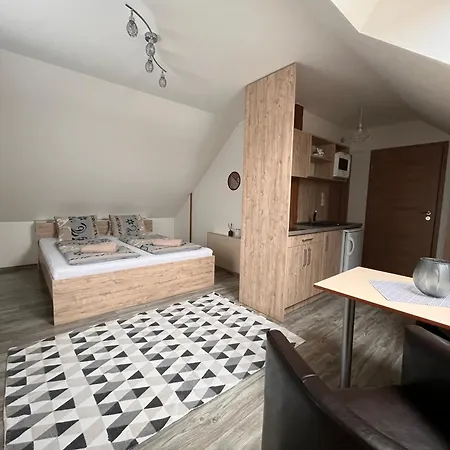 瓦尔尼拉公寓 *